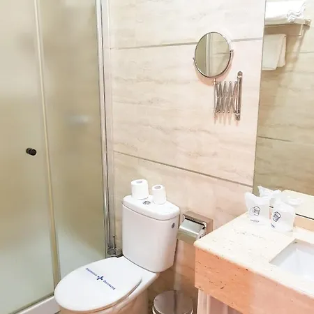 Hotel Plaza Escribano 2*
