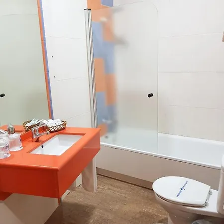 Отель Plaza Escribano Могер